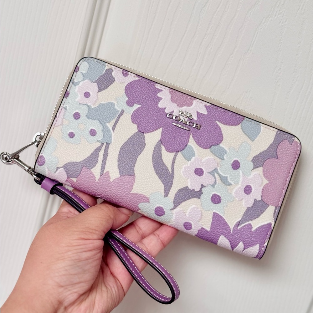 Coach CBN95 Long Zip Around Wallet With Floral Print NWT in Purple/pink multi